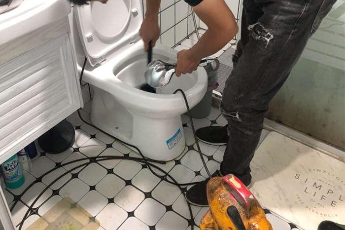 常平镇马桶堵塞自己疏通还是找师傅？专业上门服务让你省时更省心